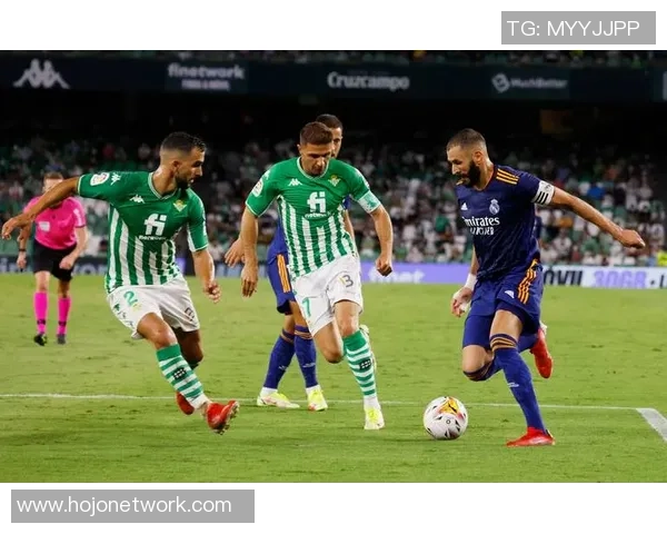 赫塔费与塞维利亚激战正酣比分悬念迭起引发球迷热议