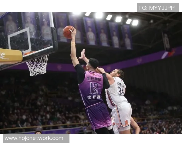 CBA精彩对决北控迎战上海双方全力争夺胜利的激烈较量 CBA精彩对决北控迎战上海双方全力争夺胜利的激烈较量